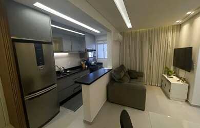 Imagem: O apartamento possui 2 Dormitórios, 1 Banheiro, 1 Vaga na garagem