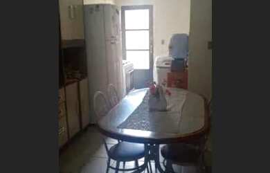 Imagem: A casa possui 2 Dormitórios, 1 Banheiro, 1 Vaga na garagem