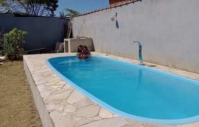 Imagem: A casa possui 3 Dormitórios, 2 Vagas na garagem e está localizado