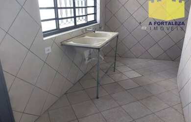 Imagem: A casa possui 4 Dormitórios, 3 Banheiros, 3 Vagas na garagem