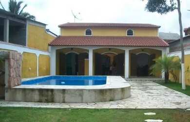 Imagem: A casa possui 4 Dormitórios, 4 Vagas na garagem e está localizado