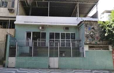 Imagem: A casa possui 3 Dormitórios, 5 Banheiros, 850m² de Área e