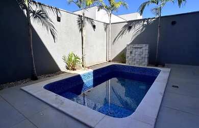 Imagem: A casa possui 3 Dormitórios, 3 Banheiros, 180m² de Área e