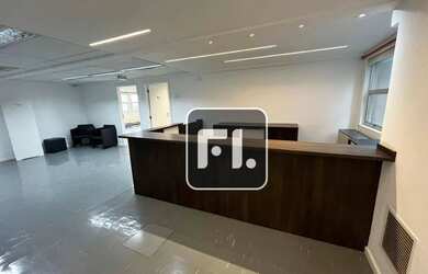 Imagem: O depósito possui 5 Vagas na garagem, 386m² de Área e está