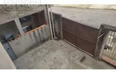 Imagem: A casa possui 5 Dormitórios, 3 Banheiros, 2 Vagas na garagem