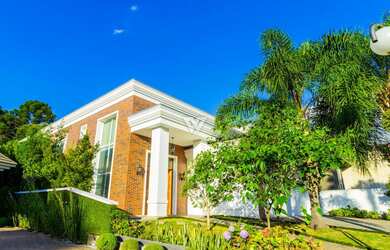 Imagem: A casa em condomínio possui 4 Dormitórios, 5 Banheiros, 4