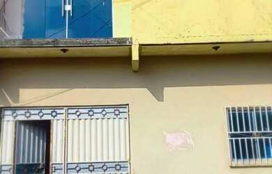 Imagem: A casa possui 3 Dormitórios, 2 Banheiros e está localizado