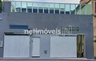 Imagem: A casa possui 4 Dormitórios, 3 Banheiros, 2 Vagas na garagem