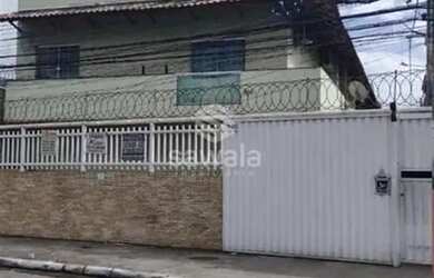 Imagem: A casa possui 3 Dormitórios, 4 Banheiros, 2 Vagas na garagem