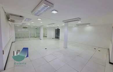 Imagem: O depósito possui 5 Vagas na garagem e 510m² de Área e está