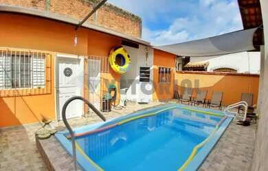 Imagem: A casa possui 2 Dormitórios, 3 Banheiros, 3 Vagas na garagem