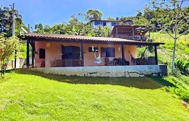 Imagem: A casa à venda possui 2 Dormitórios, 2 Banheiros, 2 Vagas