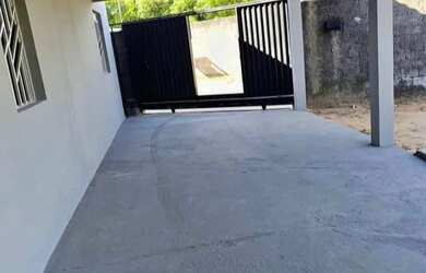 Imagem: A casa possui 2 Dormitórios, 1 Banheiro, 2 Vagas na garagem