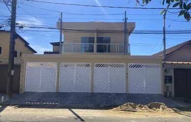 Imagem: A casa possui 3 Dormitórios, 2 Banheiros, 1 Vaga na garagem