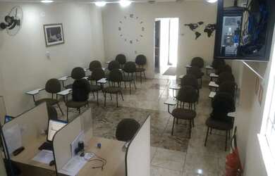 Imagem: O depósito possui 2 Vagas na garagem, 100m² de Área e está