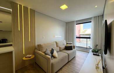 Imagem: O apartamento possui 2 Dormitórios, 1 Banheiro, 1 Vaga na garagem