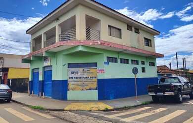 Imagem: A casa possui 3 Dormitórios, 3 Banheiros, 3 Vagas na garagem