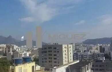 Imagem: A casa em condomínio possui 5 Dormitórios, 5 Banheiros, 3