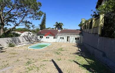 Imagem: A casa possui 2 Dormitórios, 2 Banheiros, 4 Vagas na garagem