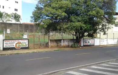 Imagem: O terreno possui 812m² de Área e está localizado em Vila