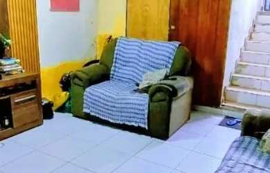 Imagem: A casa possui 3 Dormitórios, 1 Banheiro e está localizado