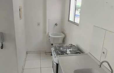 Imagem: O apartamento possui 2 Dormitórios, 1 Banheiro, 1 Vaga na garagem