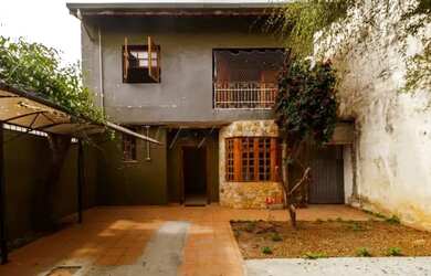 Imagem: A casa possui 3 Dormitórios, 4 Banheiros, 3 Vagas na garagem