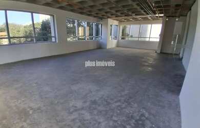 Imagem: O depósito possui 3 Vagas na garagem, 120m² de Área e está