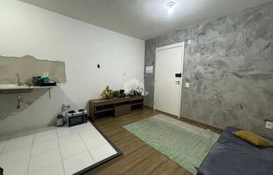 Imagem: O apartamento possui 2 Dormitórios, 1 Banheiro, 1 Vaga na garagem