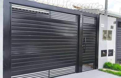 Imagem: A casa possui 2 Dormitórios, 2 Banheiros, 1 Vaga na garagem