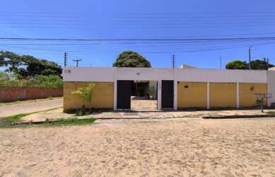 Imagem: A casa possui 3 Dormitórios, 3 Banheiros, 5 Vagas na garagem