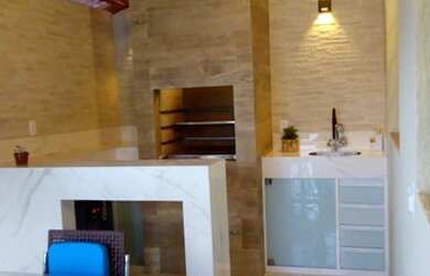 Imagem: A casa possui 2 Dormitórios, 1 Banheiro, 2 Vagas na garagem