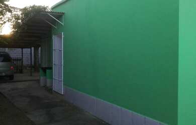 Imagem: A casa possui 2 Dormitórios, 1 Banheiro, 2 Vagas na garagem