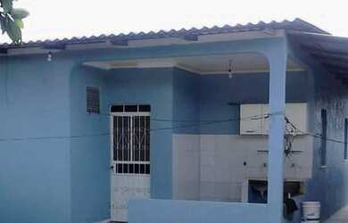 Imagem: A casa possui 2 Dormitórios, 1 Banheiro, 2 Vagas na garagem