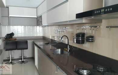 Imagem: O apartamento possui 4 Dormitórios, 1 Banheiro, 2 Vagas na