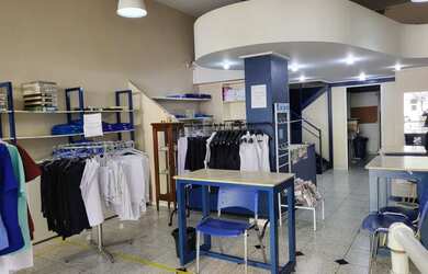 Imagem: O depósito possui 2 Vagas na garagem, 90m² de Área e está