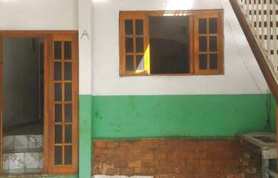 Imagem: A casa possui 3 Dormitórios, 1 Banheiro, 90m² de Área e