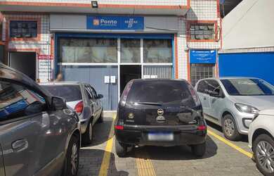 Imagem: O depósito possui 4 Vagas na garagem, 250m² de Área e está