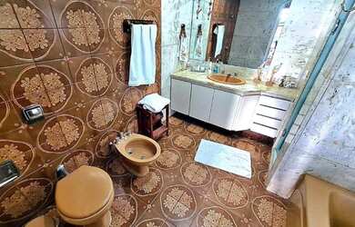 Imagem: A casa possui 3 Dormitórios, 2 Banheiros, 3 Vagas na garagem