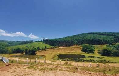 Imagem: O terreno possui 600m² de Área, Varanda e está localizado