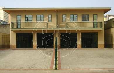 Imagem: O depósito possui 5 Vagas na garagem, 250m² de Área e está