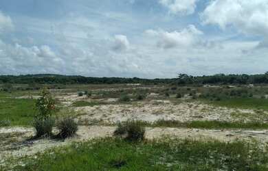 Imagem: O terreno à venda possui 115000m² de Área e está localizado