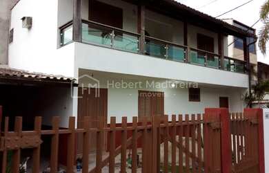 Imagem: A casa possui 2 Dormitórios, 3 Banheiros, 5 Vagas na garagem