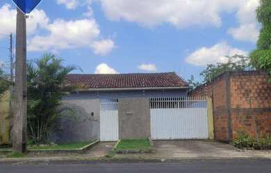 Imagem: A casa possui 3 Dormitórios, 3 Banheiros, 2 Vagas na garagem