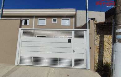 Imagem: A casa possui 2 Dormitórios, 1 Banheiro, 2 Vagas na garagem