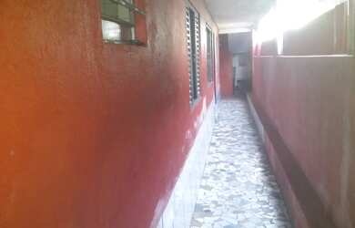 Imagem: A casa possui 1 Dormitório, 1 Banheiro, 80m² de Área e está