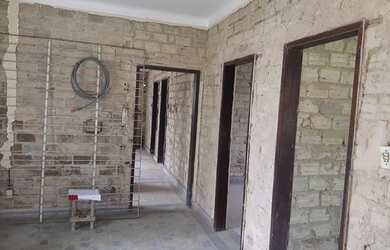 Imagem: A casa possui 4 Dormitórios, 1 Banheiro, 5 Vagas na garagem