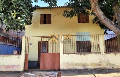 Imagem: A casa possui 5 Dormitórios, 3 Banheiros e 200m² de Área