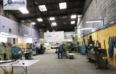 Imagem: O depósito possui 5 Vagas na garagem, 926m² de Área e está