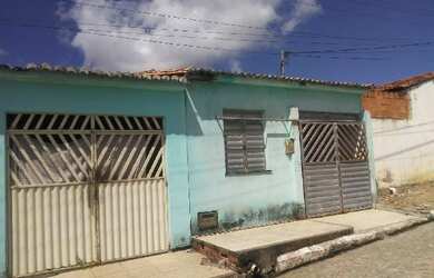 Imagem: A casa possui 2 Dormitórios, 1 Banheiro, 1 Vaga na garagem